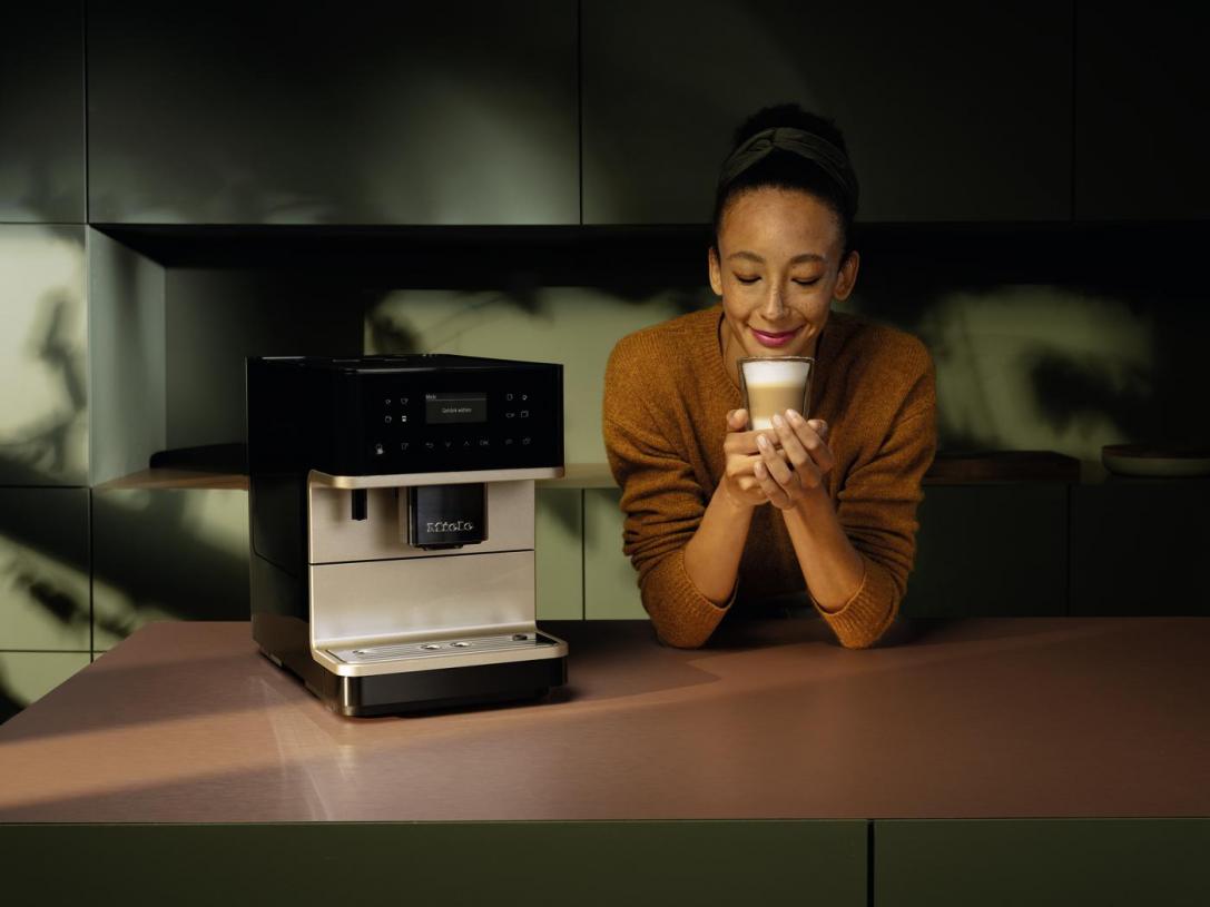 Ontmoedigen Tranen Aanzetten Koffie of thee zetten? Kinderspel met de Miele koffiemachines!